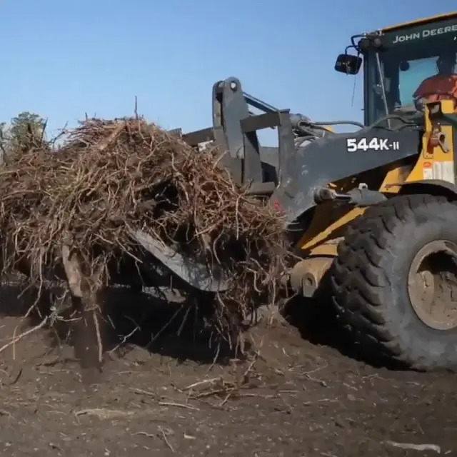 Life is easier when you have some Top Clamp Loader Rakes 😌 

#top #clamp #loader #rake #brush #rakes #diggersanddozers #landscaping #farming #agriculture #construction